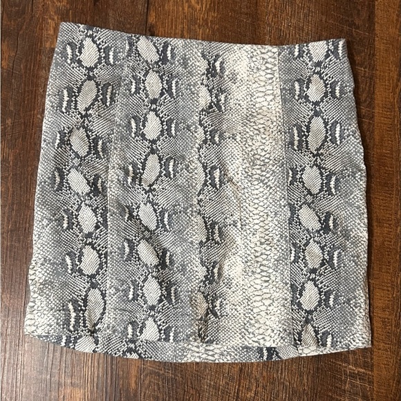 Free People Snake Skin Mini Skirt Womens Size 10 Mob Wife Reptile Cotton - Picture 1 of 4